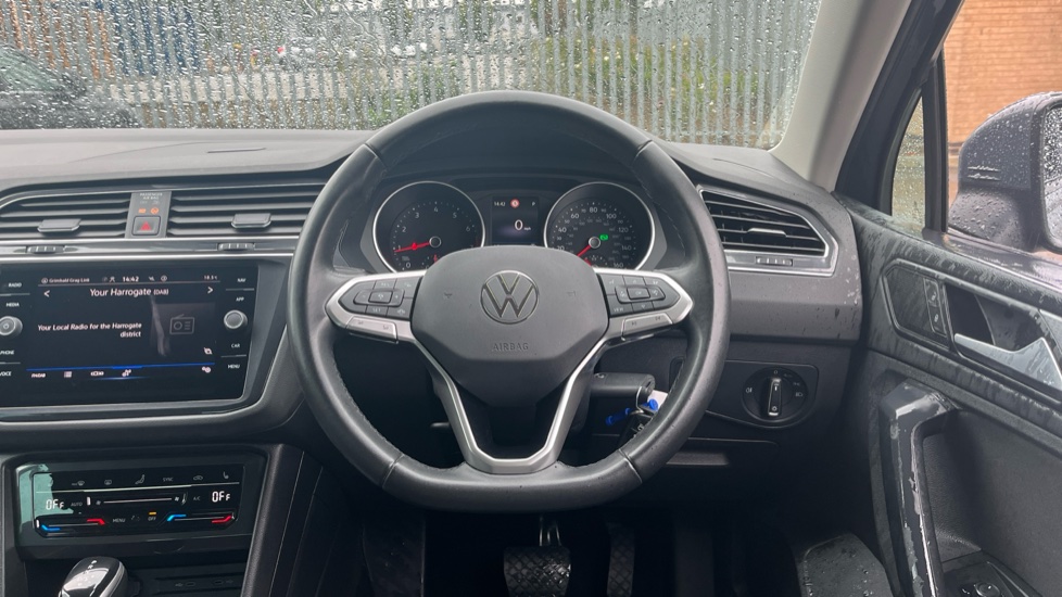 Volkswagen Tiguan 1.5 TSI 150 Life 5dr DSG Petrol Estate - Image 10