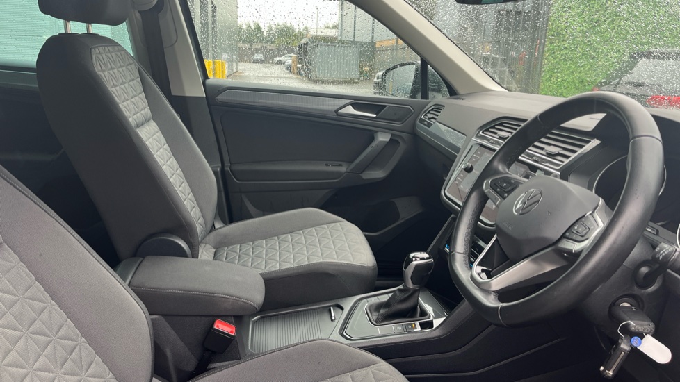Volkswagen Tiguan 1.5 TSI 150 Life 5dr DSG Petrol Estate - Image 15