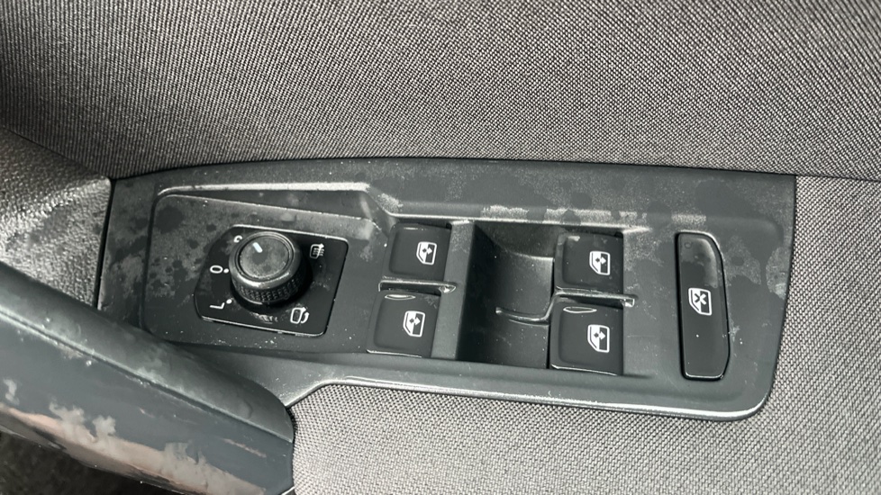 Volkswagen Tiguan 1.5 TSI 150 Life 5dr DSG Petrol Estate - Image 33