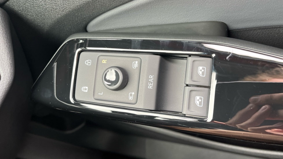 Volkswagen ID.4 210kW Match Pro 77kWh 5dr Auto Electric Estate - Image 40