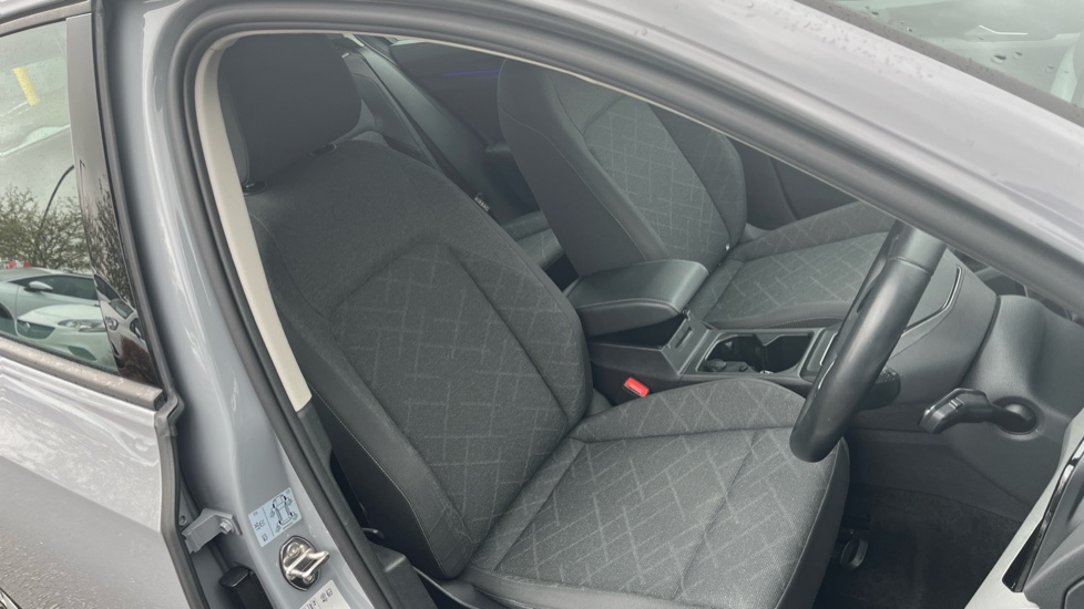 Volkswagen Golf 1.5 TSI 150 Life 5dr Petrol Hatchback - Image 32