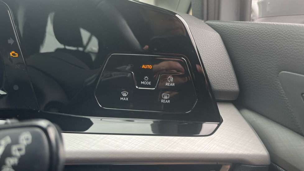 Volkswagen Golf 1.5 TSI 150 Life 5dr Petrol Hatchback - Image 34