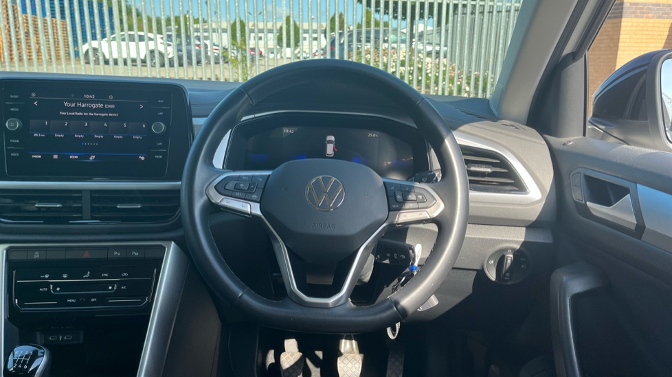 Volkswagen T-Roc 1.5 TSI Life 5dr Petrol Hatchback - Image 10