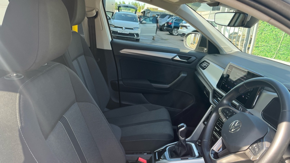 Volkswagen T-Roc 1.5 TSI Life 5dr Petrol Hatchback - Image 15