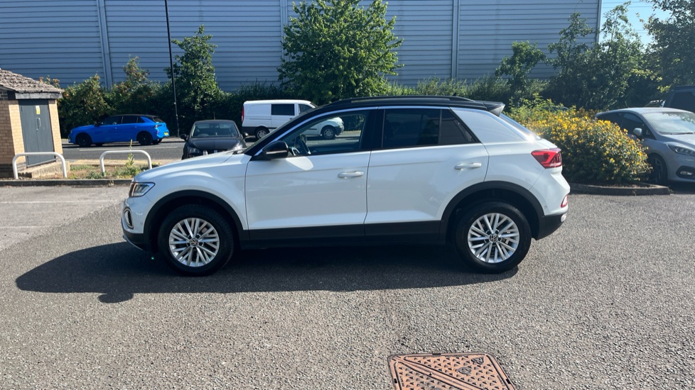 Volkswagen T-Roc 1.5 TSI Life 5dr Petrol Hatchback - Image 25