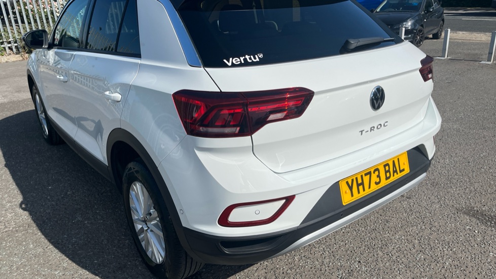 Volkswagen T-Roc 1.5 TSI Life 5dr Petrol Hatchback - Image 28