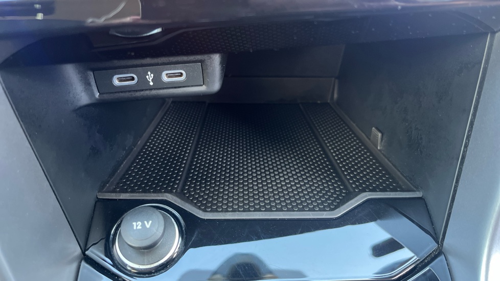 Volkswagen T-Roc 1.5 TSI Life 5dr Petrol Hatchback - Image 35