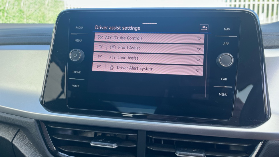 Volkswagen T-Roc 1.5 TSI Life 5dr Petrol Hatchback - Image 38