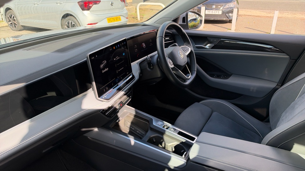 Volkswagen Passat 1.5 TSI eHybrid Life 5dr DSG Estate - Image 2