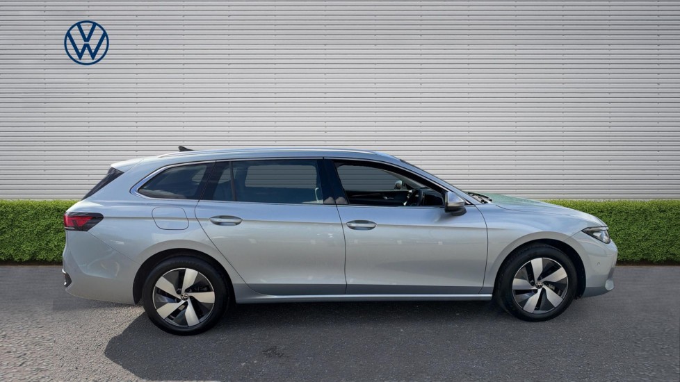 Volkswagen Passat 1.5 TSI eHybrid Life 5dr DSG Estate - Image 4