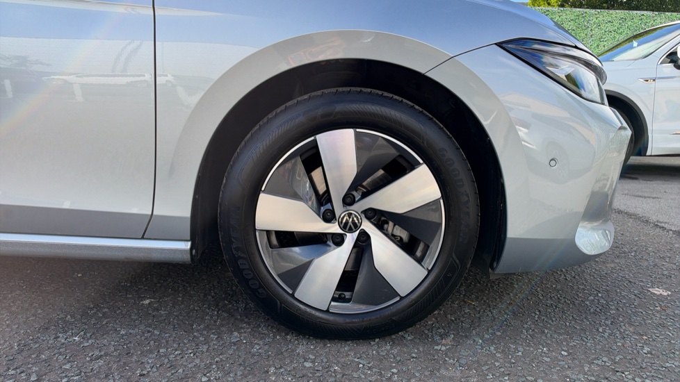 Volkswagen Passat 1.5 TSI eHybrid Life 5dr DSG Estate - Image 5