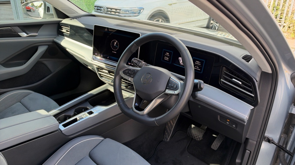Volkswagen Passat 1.5 TSI eHybrid Life 5dr DSG Estate - Image 6