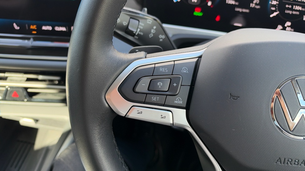 Volkswagen Passat 1.5 TSI eHybrid Life 5dr DSG Estate - Image 17