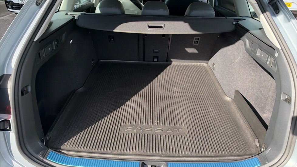 Volkswagen Passat 1.5 TSI eHybrid Life 5dr DSG Estate - Image 20