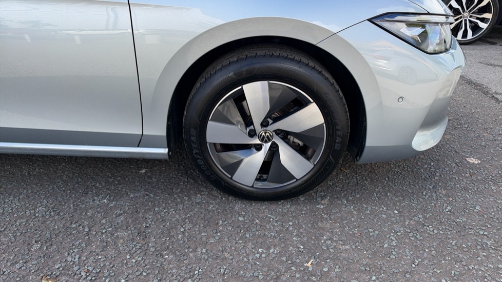 Volkswagen Passat 1.5 TSI eHybrid Life 5dr DSG Estate - Image 21