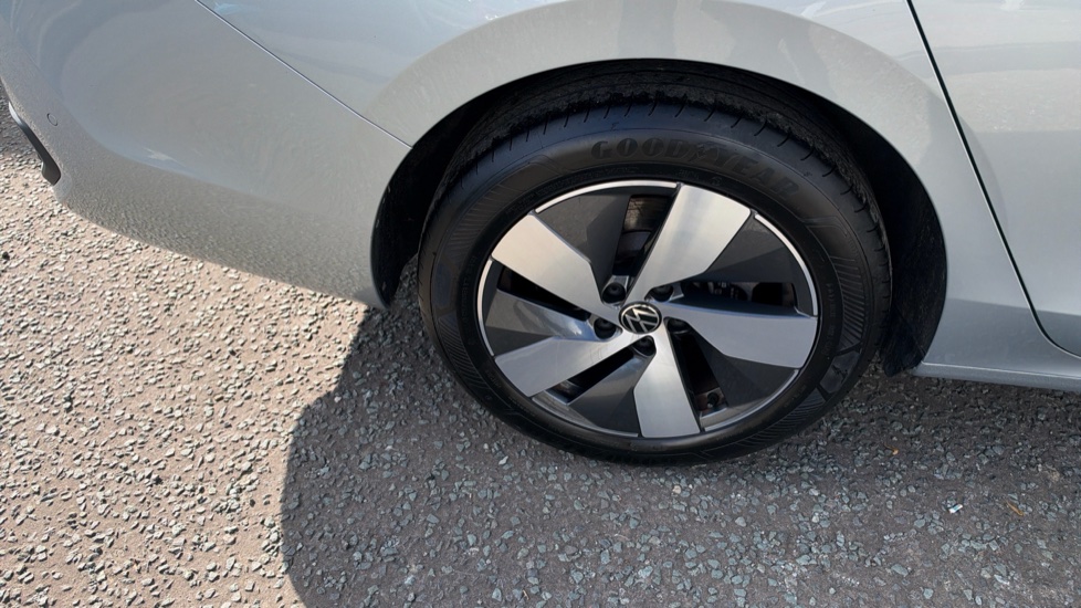Volkswagen Passat 1.5 TSI eHybrid Life 5dr DSG Estate - Image 22