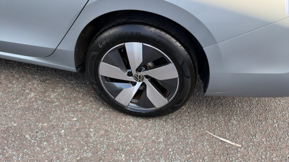 Volkswagen Passat 1.5 TSI eHybrid Life 5dr DSG Estate - Image 28