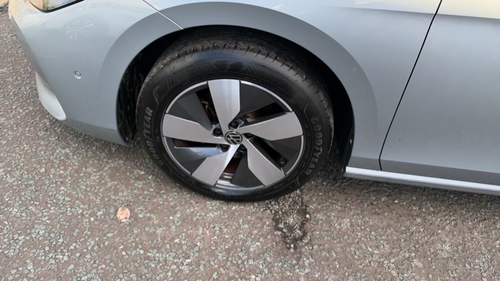Volkswagen Passat 1.5 TSI eHybrid Life 5dr DSG Estate - Image 29