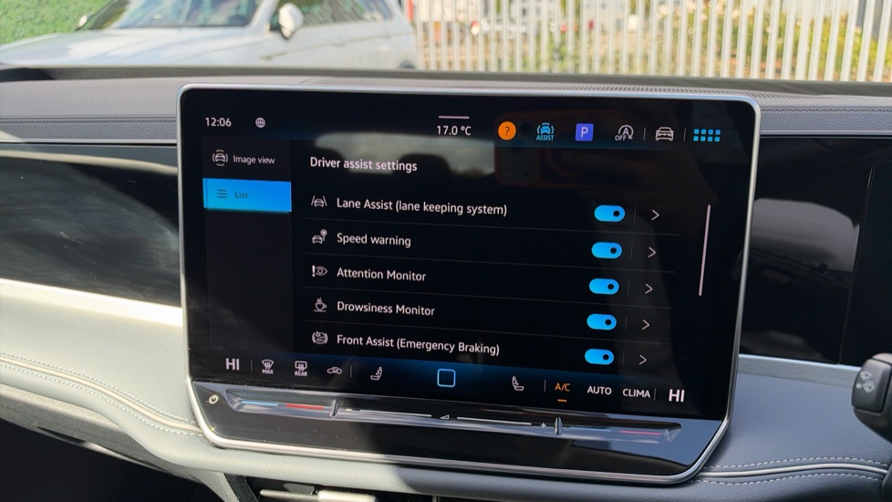 Volkswagen Passat 1.5 TSI eHybrid Life 5dr DSG Estate - Image 41
