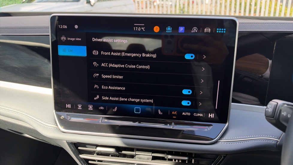 Volkswagen Passat 1.5 TSI eHybrid Life 5dr DSG Estate - Image 42