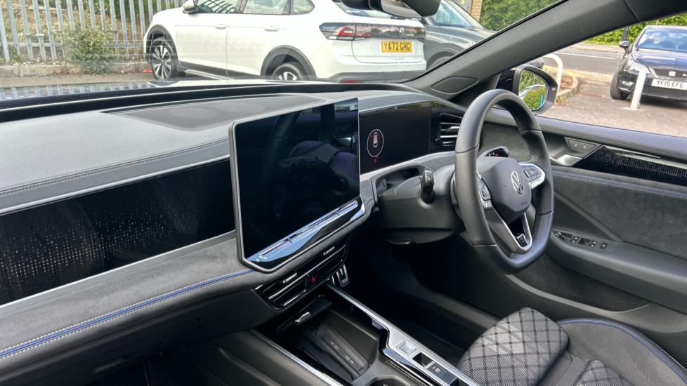Volkswagen Passat 1.5 TSI eHybrid 272 R-Line 5dr DSG Estate - Image 2