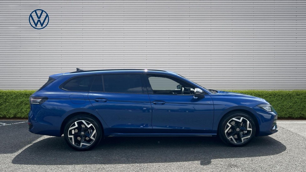 Volkswagen Passat 1.5 TSI eHybrid 272 R-Line 5dr DSG Estate - Image 4