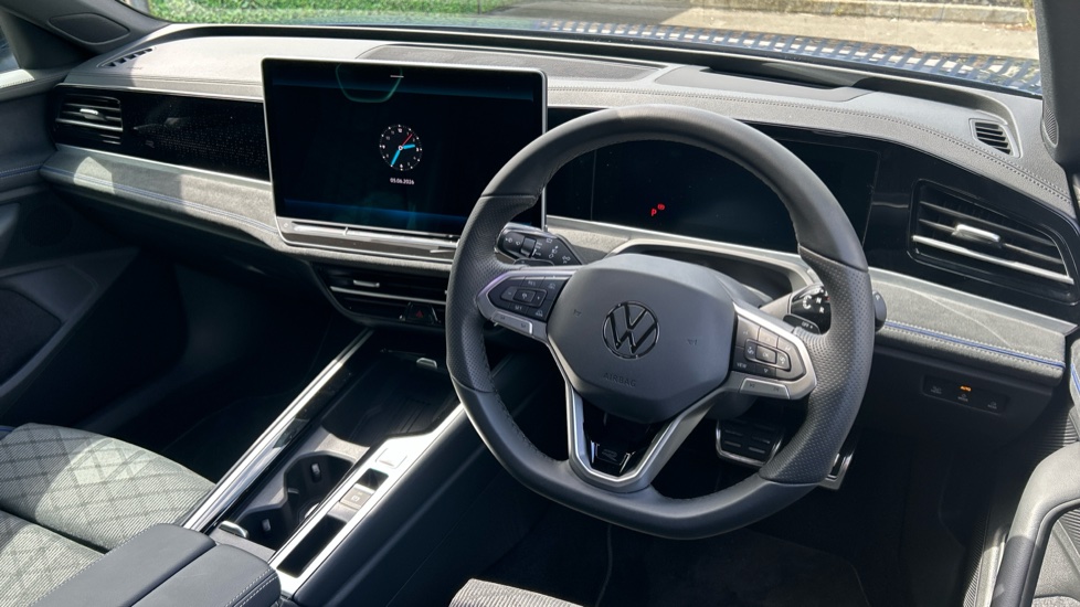Volkswagen Passat 1.5 TSI eHybrid 272 R-Line 5dr DSG Estate - Image 6