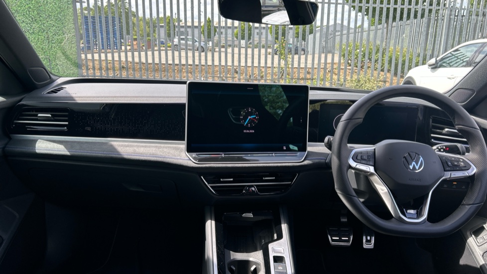 Volkswagen Passat 1.5 TSI eHybrid 272 R-Line 5dr DSG Estate - Image 9