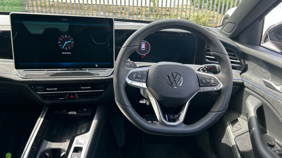Volkswagen Passat 1.5 TSI eHybrid 272 R-Line 5dr DSG Estate - Image 10