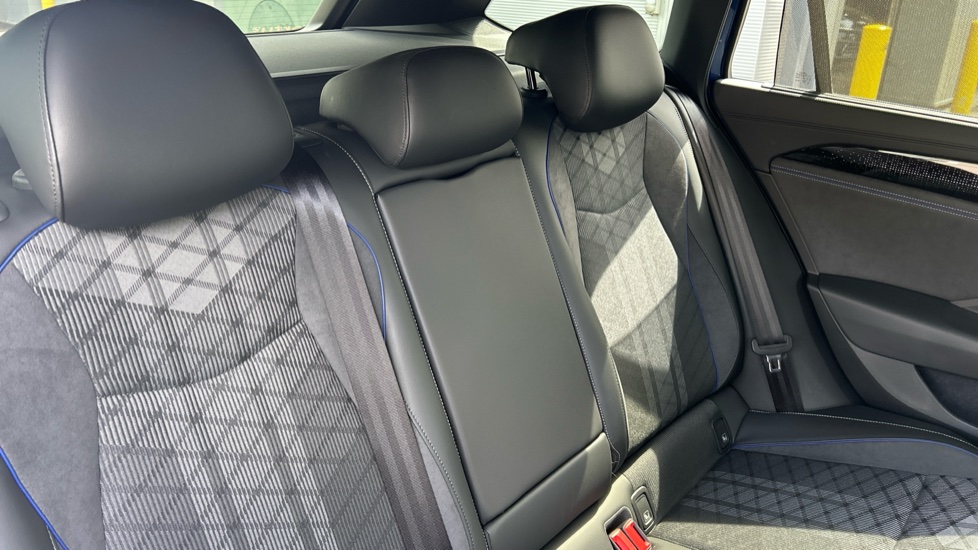 Volkswagen Passat 1.5 TSI eHybrid 272 R-Line 5dr DSG Estate - Image 16