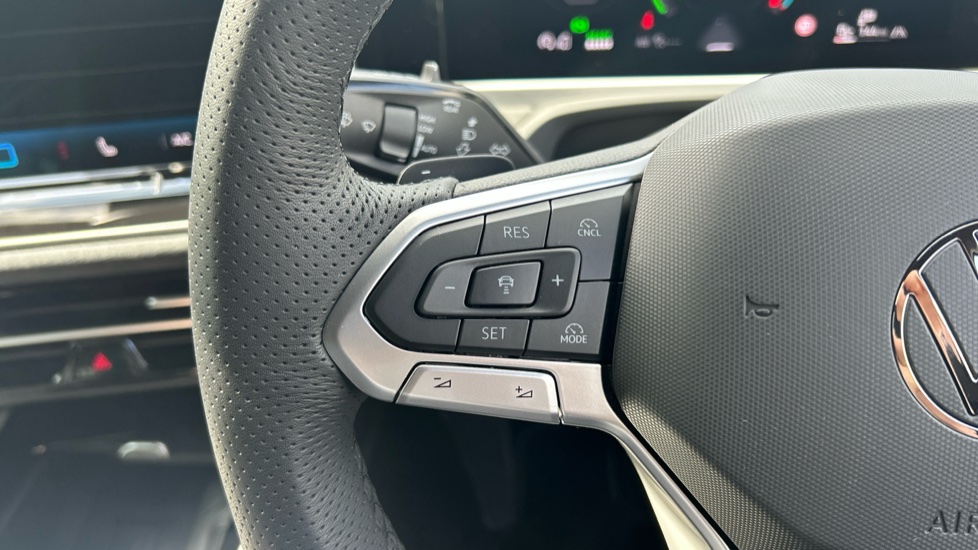 Volkswagen Passat 1.5 TSI eHybrid 272 R-Line 5dr DSG Estate - Image 17