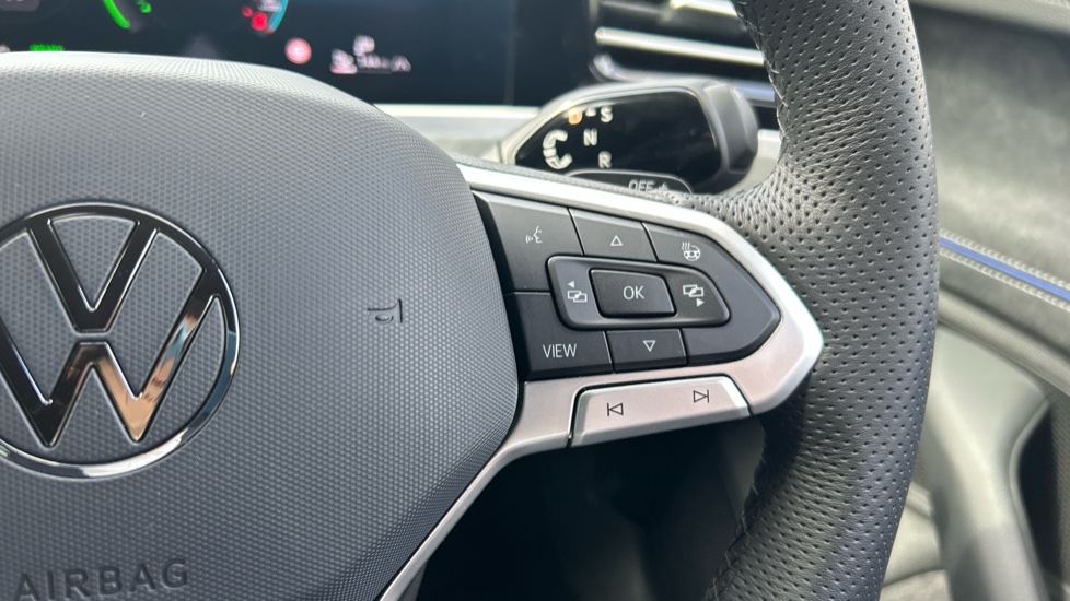 Volkswagen Passat 1.5 TSI eHybrid 272 R-Line 5dr DSG Estate - Image 18