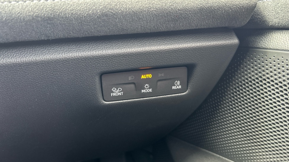 Volkswagen Passat 1.5 TSI eHybrid 272 R-Line 5dr DSG Estate - Image 21
