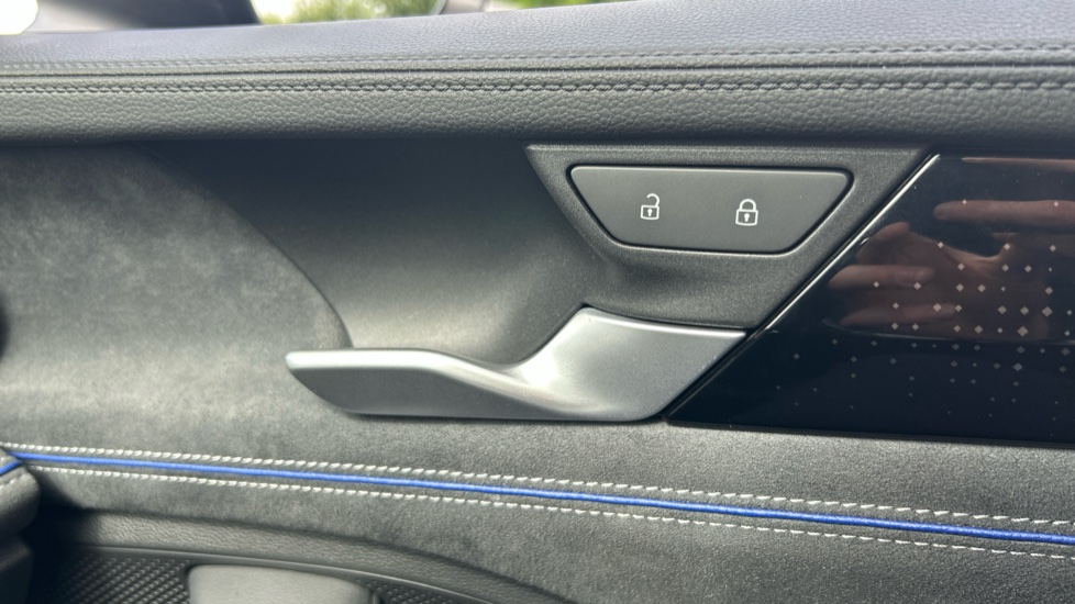 Volkswagen Passat 1.5 TSI eHybrid 272 R-Line 5dr DSG Estate - Image 22