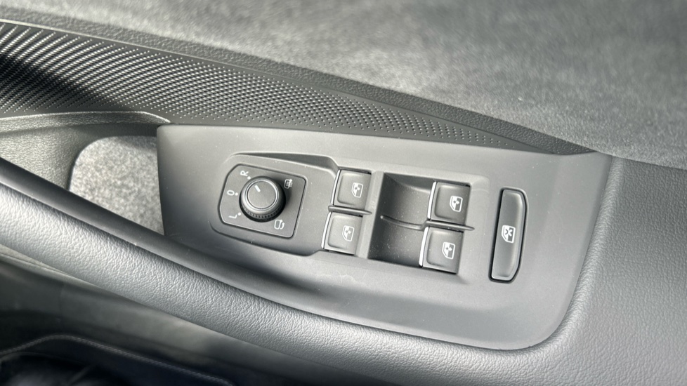 Volkswagen Passat 1.5 TSI eHybrid 272 R-Line 5dr DSG Estate - Image 23