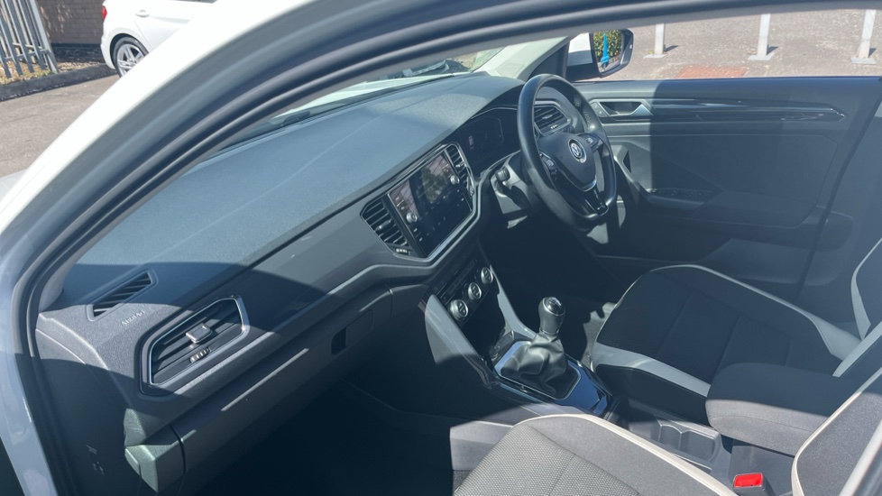 Volkswagen T-Roc 1.5 TSI EVO SEL 5dr Petrol Hatchback - Image 2
