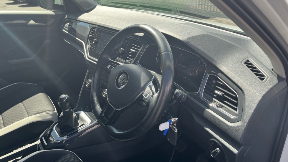 Volkswagen T-Roc 1.5 TSI EVO SEL 5dr Petrol Hatchback - Image 6