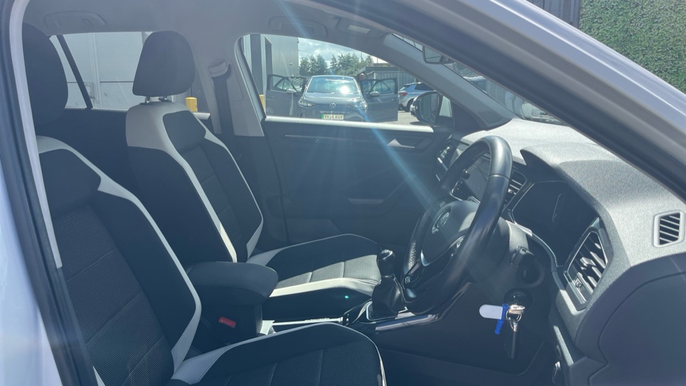 Volkswagen T-Roc 1.5 TSI EVO SEL 5dr Petrol Hatchback - Image 15