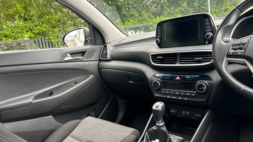 Hyundai TUCSON 1.6 GDi SE Nav 5dr 2WD Petrol Estate - Image 14