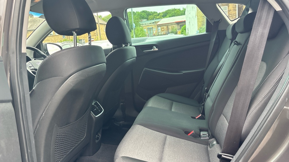 Hyundai TUCSON 1.6 GDi SE Nav 5dr 2WD Petrol Estate - Image 16