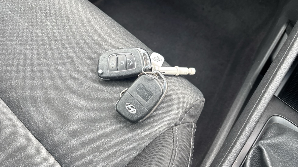 Hyundai TUCSON 1.6 GDi SE Nav 5dr 2WD Petrol Estate - Image 20