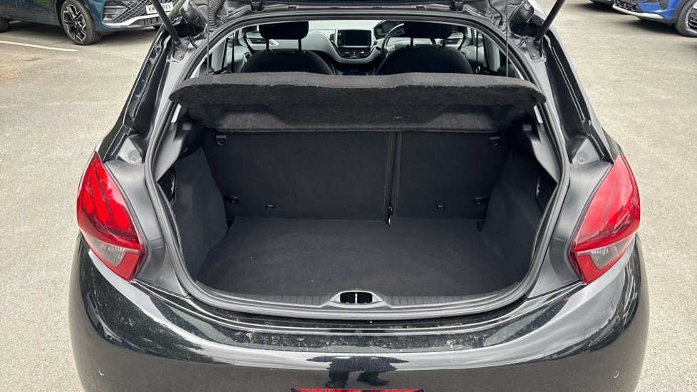 Peugeot 208 1.2 PureTech 82 Allure 5dr Petrol Hatchback - Image 4
