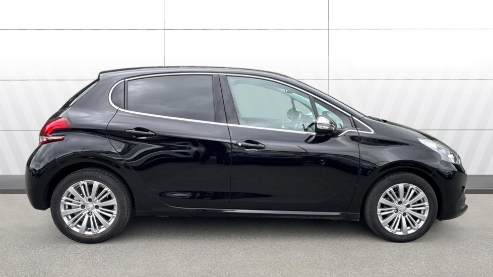 Peugeot 208 1.2 PureTech 82 Allure 5dr Petrol Hatchback - Image 5