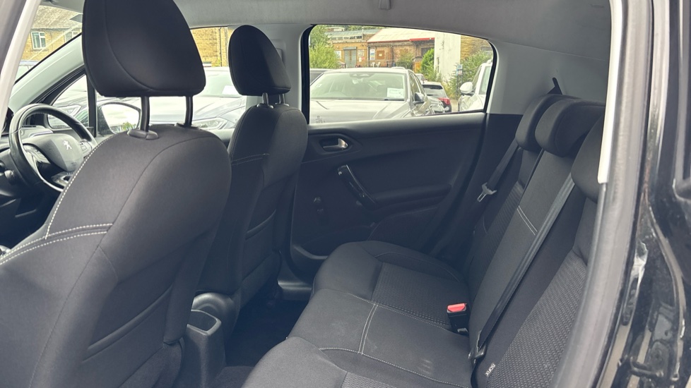 Peugeot 208 1.2 PureTech 82 Allure 5dr Petrol Hatchback - Image 16