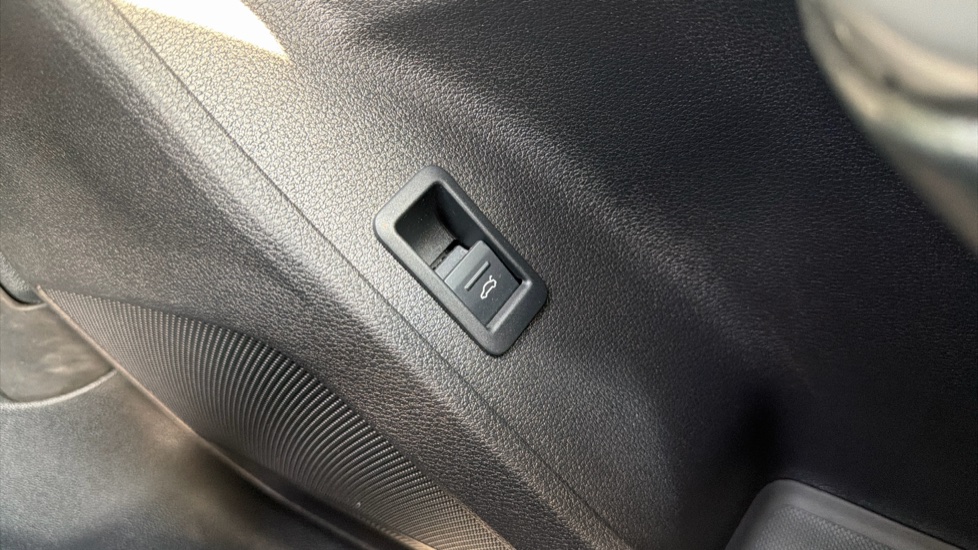 Audi Q3 35 TFSI Technik 5dr Petrol Estate - Image 22