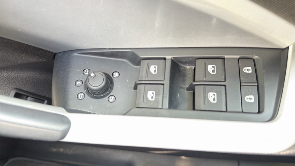Audi Q3 35 TFSI Technik 5dr Petrol Estate - Image 23