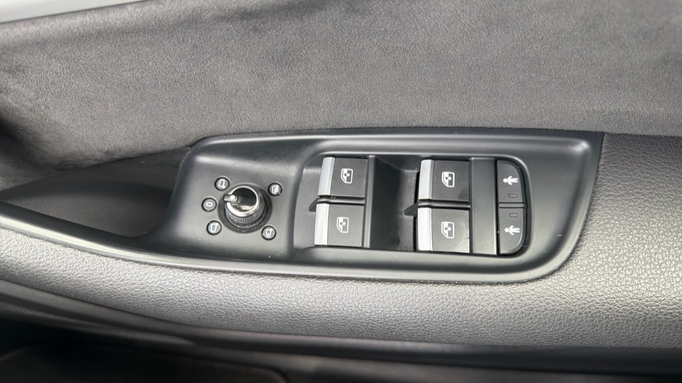 Audi Q7 45 TDI Quattro S Line 5dr Tiptronic Diesel Estate - Image 36