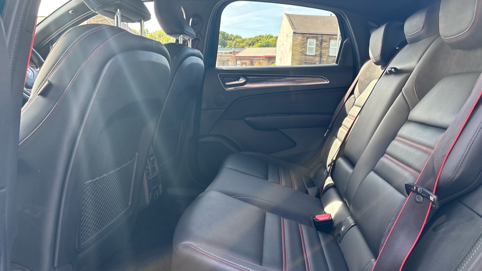 Renault Arkana 1.6 E-TECH Hybrid 145 R.S. Line 5dr Auto Hybrid Estate - Image 16