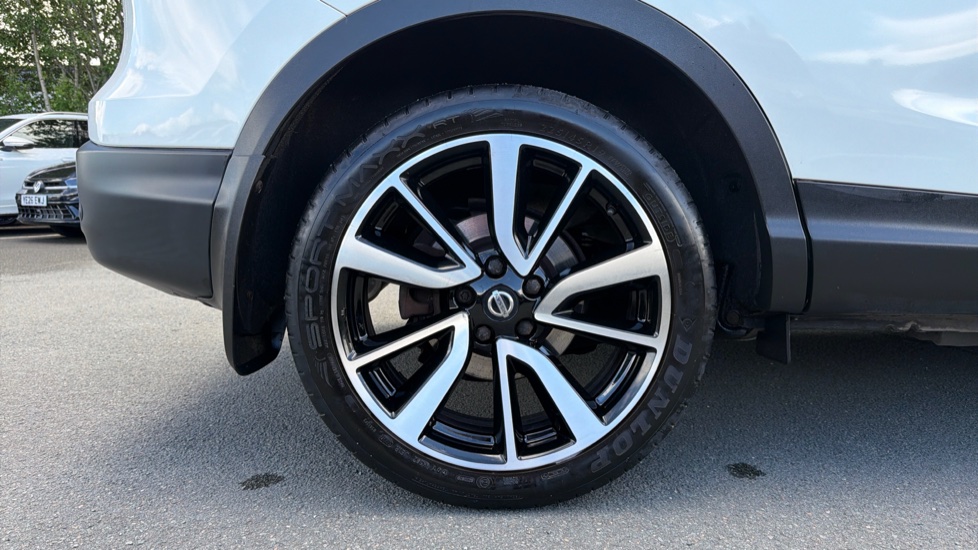 Nissan Qashqai 1.5 dCi Tekna 5dr Diesel Hatchback - Image 7