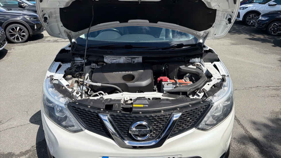Nissan Qashqai 1.5 dCi Tekna 5dr Diesel Hatchback - Image 8